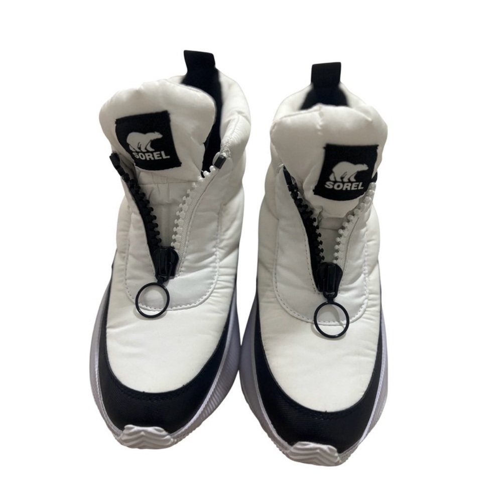 Sorel White and Black Winter Boots